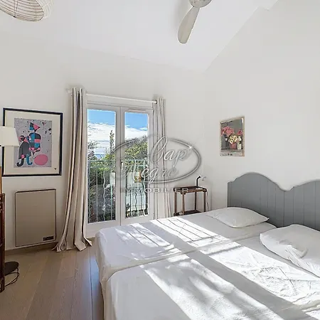 Maison Mitoyenne 4 Personnes Avec Piscine Privee Et Grand Jardin Au Canadel Casa de Férias *