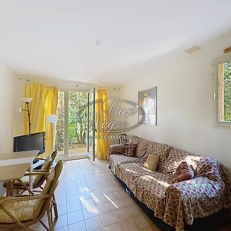 Casa de Férias Maison Mitoyenne 4 Personnes Avec Piscine Privee Et Grand Jardin Au Canadel Le Rayol-Canadel-sur-Mer